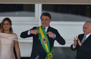 Após receber faixa, Bolsonaro defende fim de corrupção e de vantagens Bolsonaro 70