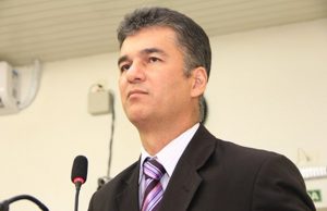 Jéferson Yashuda está abolindo o “farmacêutico” do seu nome parlamentar Jeferson 76