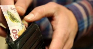 Novo salário mínimo, assinado nesta terça, vai a R$ 998 em 2019 Salario Minimo 71