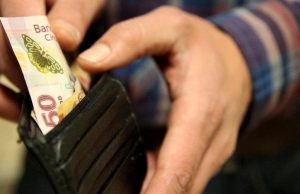 Novo salário mínimo, assinado nesta terça, vai a R$ 998 em 2019 Salario Minimo 71