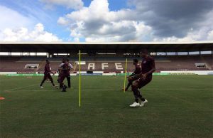Com desfalques, Ferroviária faz clássico contra o Botafogo bota ferro walter strozzi
