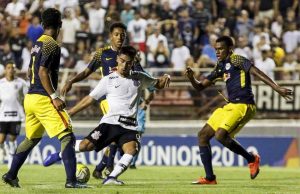 Corinthians vence nos pênaltis e avança na Copinha copinha corinthians red bull