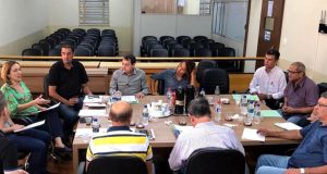 Vereadores avaliam projetos para a recuperação do asfalto, abertura de créditos entre outros A reuniao90