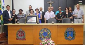 Casa Betânia recebe Diploma de Honra ao Mérito por seus 65 anos Betania 99