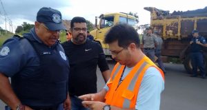 Empresa de concreto é multada por descarte irregular de lixo em terreno baldio Concre serv 100