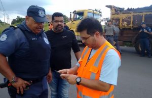 Empresa de concreto é multada por descarte irregular de lixo em terreno baldio Concre serv 100