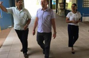 Prefeito transforma limpeza e obras em via sacra para minimizar dengue Dengue 91