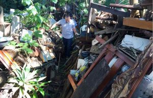 Terreno particular limpo pela Prefeitura tinha 1 tonelada de sujeira no Parque São Paulo Dengue 97