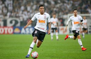 Corinthians vence no sufoco e se classifica na Copa do Brasil corinthians avenida