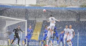Em jogo maluco, São Caetano e Bragantino empatam sao caetano bragantino