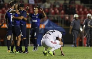 São Paulo joga mal, empata e está eliminado da Libertadores sao paulo talleres