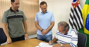 Prefeitura assina regularização de área para o Cedeface Cedeface ass