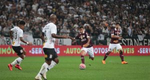 Nos pênaltis, Corinthians leva a melhor sobre a Ferroviária corinthians ferroviaria jogo