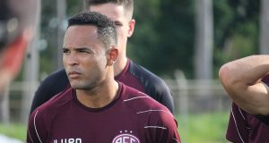Atacante da Ferroviária é dúvida para o jogo desta quarta-feira lucio flavio ferroviaria