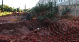 Obras de condomínio causam transtornos para população vizinha Condominio 90