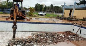 Piscinas do antigo Clube Estrela estão sendo demolidas Daae piscina capa