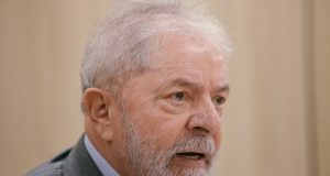 Lula: “Fico preso cem anos. Mas não troco minha dignidade pela minha liberdade” Lula 1 entrevista