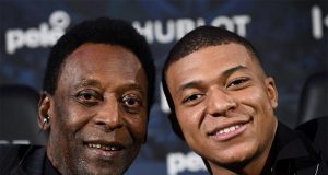 Após encontro com Mbappé, Pelé é hospitalizado em Paris pele mbappe