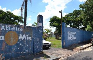 Espaço público não respeitou lei que proíbe soltura de fogos de artifício ruidosos Atletica capa 01