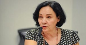 Lia xingamentos