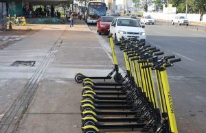 Ainda sem regras, patinetes elétricos invadem cidades patinete Capa
