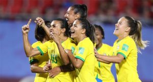 Brasil vence e vai às oitavas da Copa do Mundo Feminina brasil italia jogo feminino