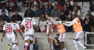 São Paulo vence Athletico e entra no G4 do Brasileirão