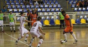 De virada, Uniara perde na estreia da Liga Paulista de Futsal