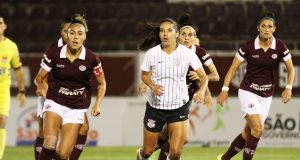 Corinthians goleia a Ferroviária e vai à decisão do Paulista