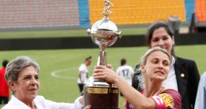 Especial Guerreiras Grenás: Na torcida, capitã da Libertadores 2015 acredita no bicampeonato
