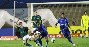 Goiás bate o Cruzeiro e vence a terceira seguida no Brasileirão