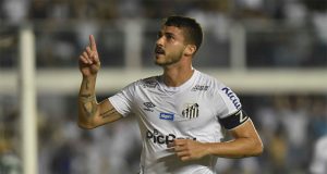Com propriedade, Santos bate o Palmeiras no Brasileirão