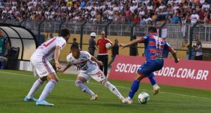 No Pacaembu, São Paulo bate Fortaleza pelo Brasileirão