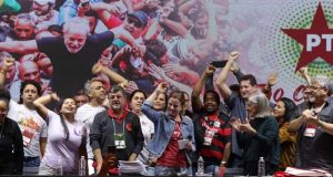 Gleisi Hoffmann é reeleita presidente do PT com 72% dos votos