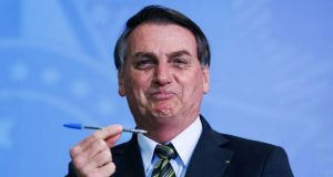 Bolsonaro assina desfiliação e deixa o PSL