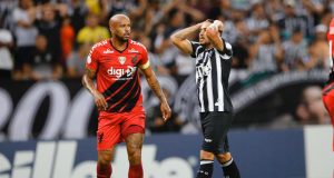 No fim e com um a mais, Ceará cede empate ao Athletico-PR
