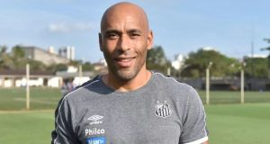 Após ficar preso, filho de Pelé volta a trabalhar no Santos