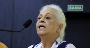 Professora pede estacionamento liberado para idosos de Araraquara