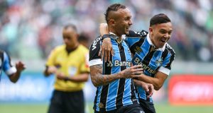 Palmeiras perde para o Grêmio e vê Flamengo conquistar título do Brasileirão