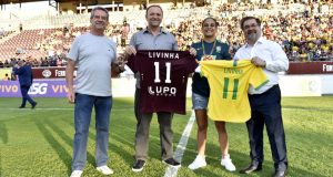 Livinha é homenageada em jogo da Seleção Brasileira