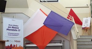 Thainara Faria torna sua prestação de contas em uma festa