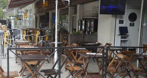 Novo decreto permite a volta de bares e restaurantes neste sábado