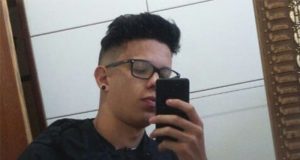 Jovem de 19 anos morre ao derrapar moto no trevo de Motuca
