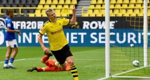 No retorno da Bundesliga, Dortmund atropela e vence clássico contra Schalke 04