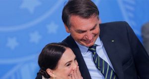 Regina Duarte deixa comando da secretaria de Cultura