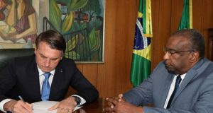 Bolsonaro desiste de nomear Decotelli como ministro da Educação, afirma revista