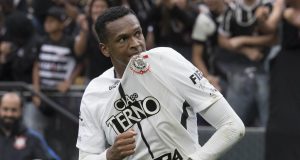 Corinthians anuncia retorno do atacante Jô