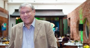Após mal-estar, Milton Neves é internado em São Paulo