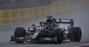Hamilton supera chuva e fica com pole no GP da Estíria de F-1