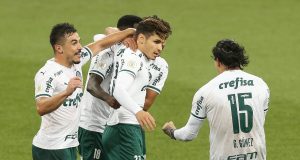 No fim, Palmeiras bate Athletico-PR e vence a primeira no Brasileirão